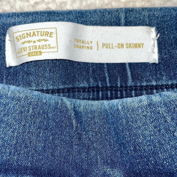 Totally Shaping Pull on Skinny Comfy soft Denim Size 27 - Picture 3 of 7